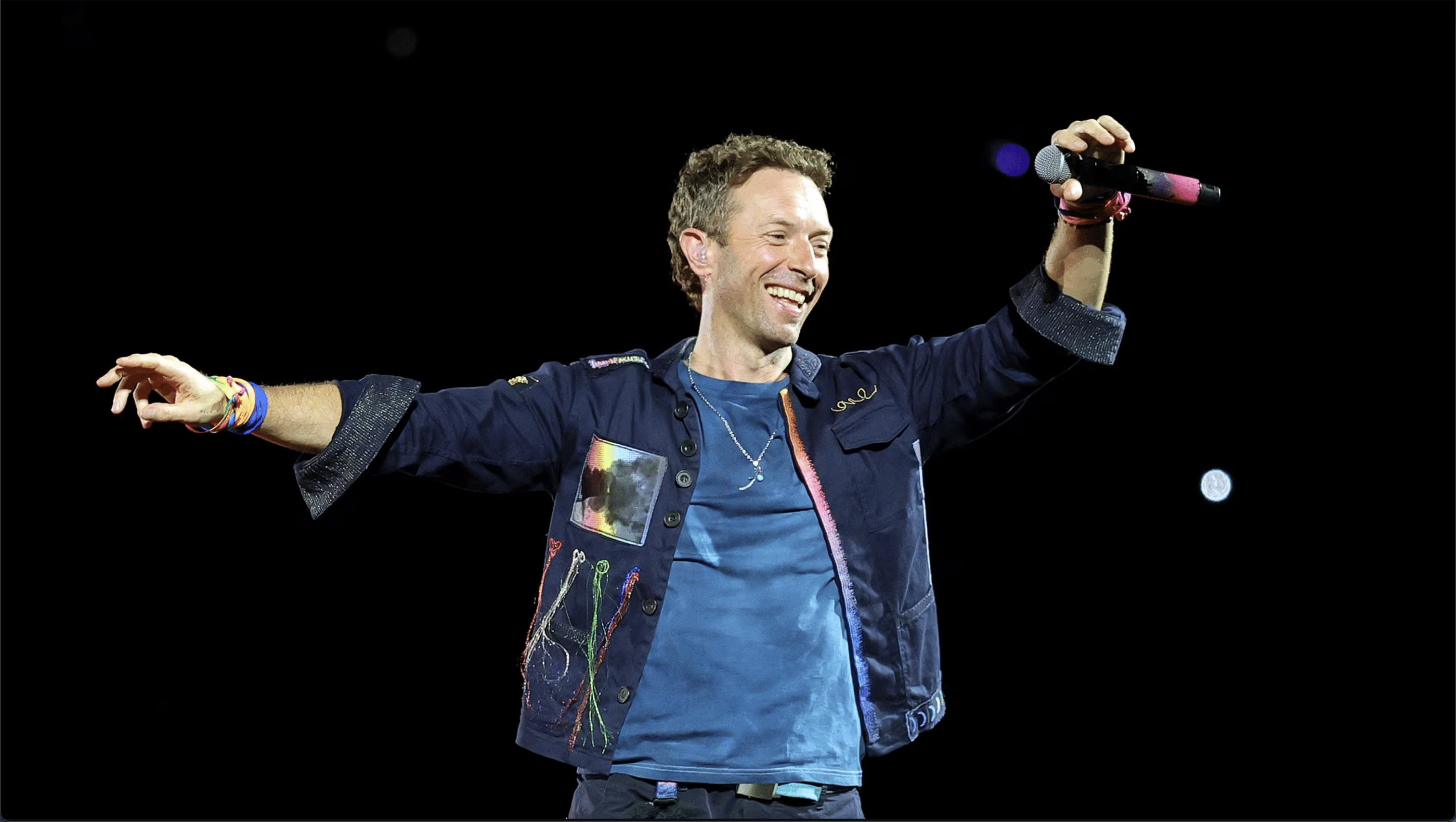 Chris Martin Warns Fans After Coldplay’s Kiss Cam Scandal Takes Down Tech CEO Astronomer CEO Andy Byron Chief People Officer, Kristin Cabo Kiss Cam